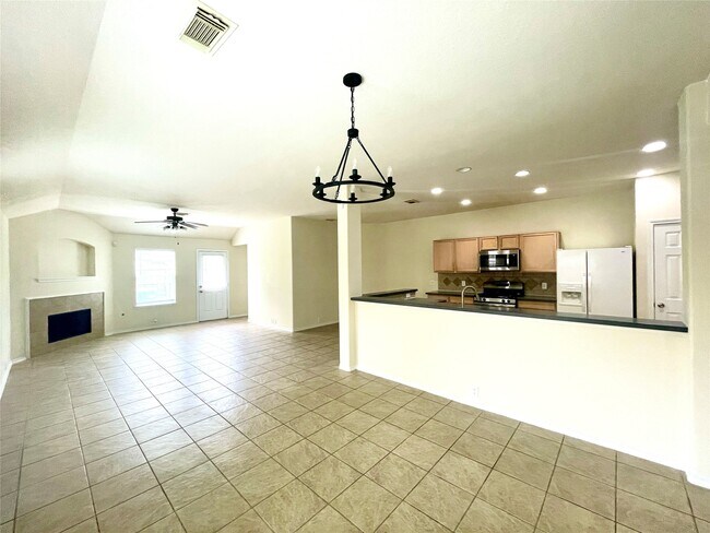Building Photo - 5811 La Crema