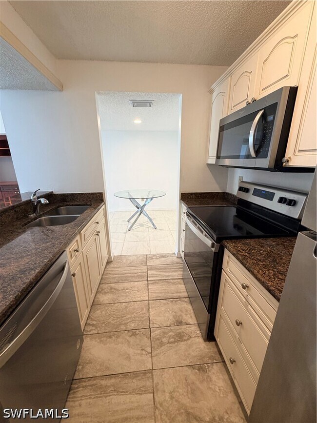 Building Photo - 108 Santa Clara Dr