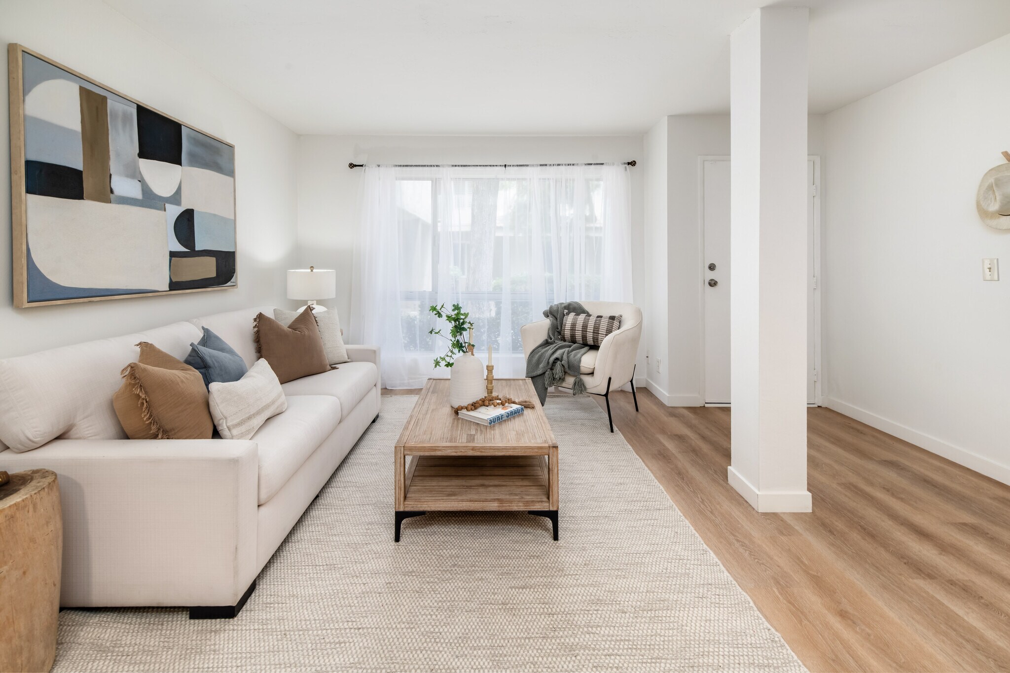 Building Photo - 13754 Mango Dr