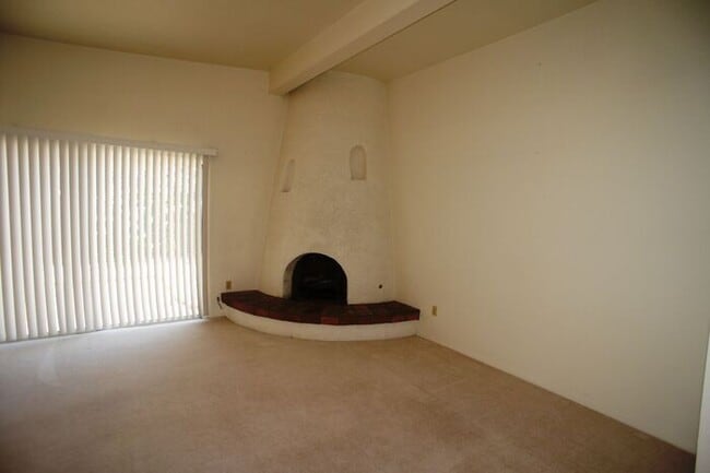 Building Photo - 2920 N La Chiquita Ave