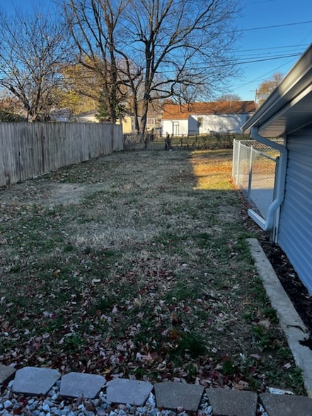 Building Photo - 1477 E Lindberg St