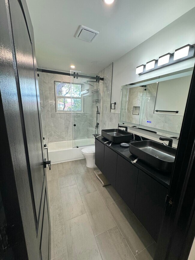 Building Photo - 10366 Buena Ventura Dr