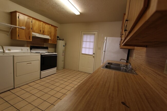 Building Photo - 5675 Stones Throw Dr