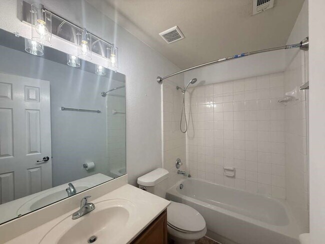 Building Photo - 3217 Judge Holland Ln