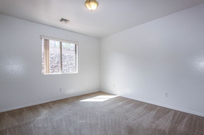 Building Photo - 9611 E Magma Dr