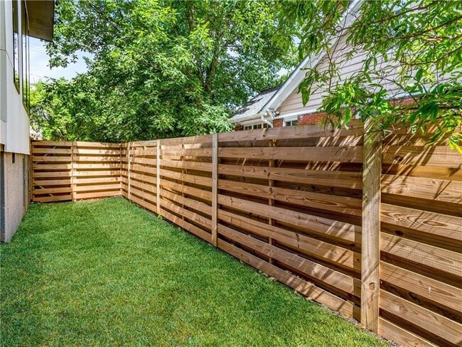 Building Photo - 520 Wabash Ave NE