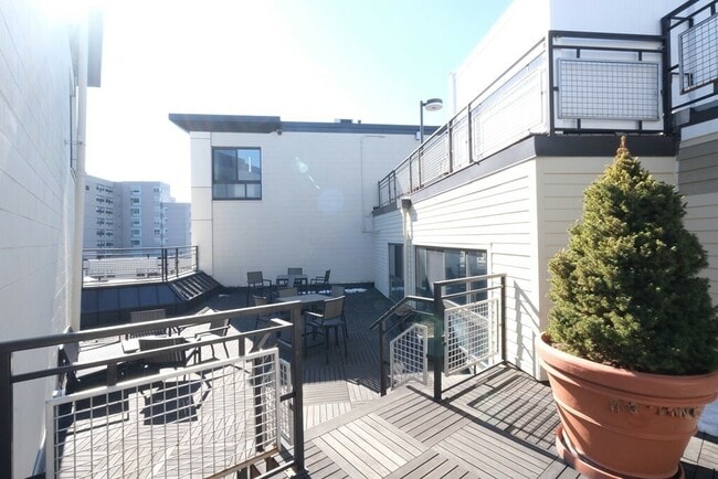Building Photo - 12 Stoneholm St