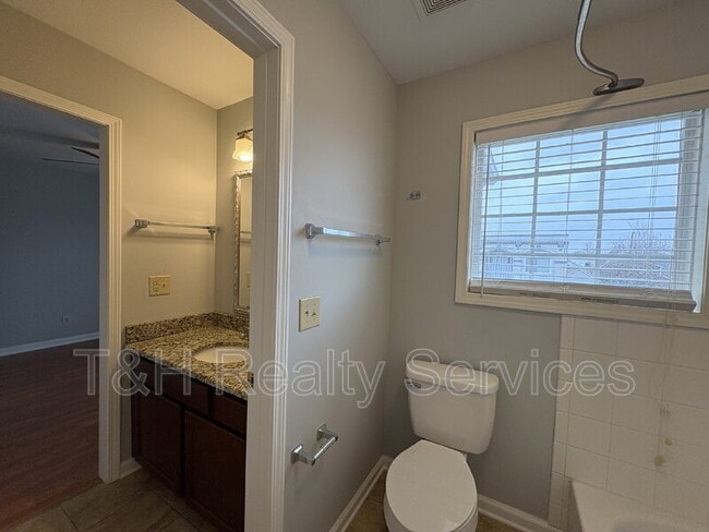 Building Photo - 2030 N College Ave