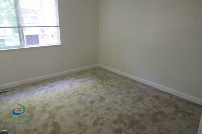 Building Photo - $3995 - Fully Remodeled 3Bd / 3Ba Large Townhome in Santa Teresa area - **BREAK LEASE**