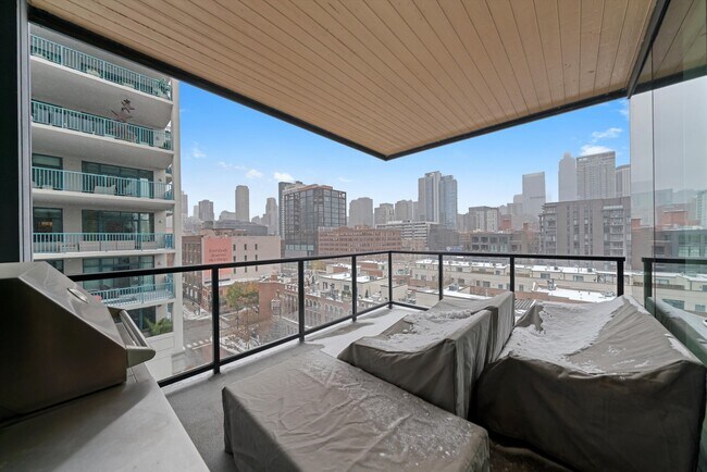 Building Photo - 366 W Superior St