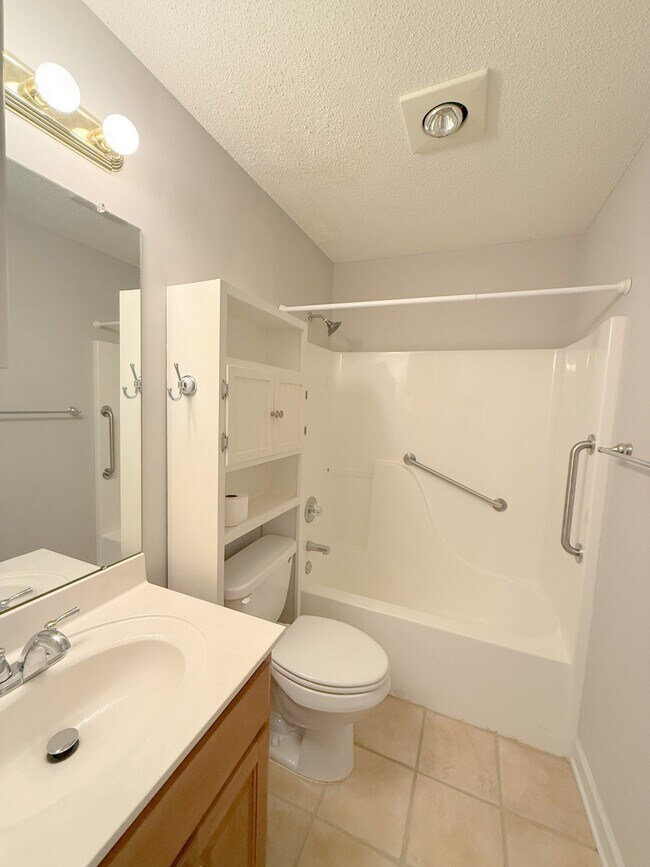 Building Photo - 238 Pebble Brook Dr