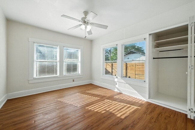 Building Photo - UT PRE-LEASE: 5 bed / 3 bath Remodeled Wes...