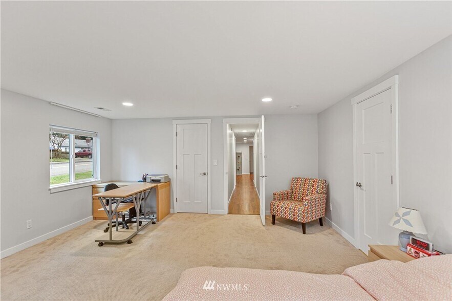 Building Photo - 4 Bed 2 Bath Home in Mountlake Terrace!