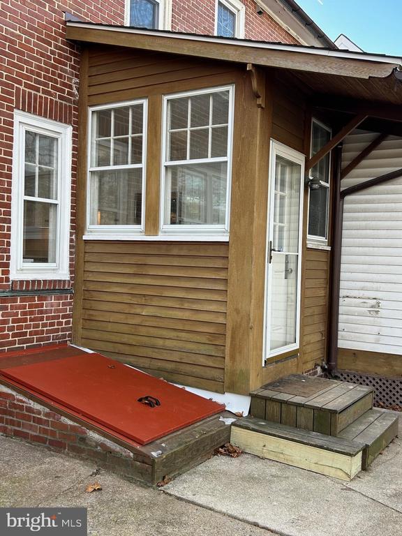 Building Photo - 1407 Delaware Ave