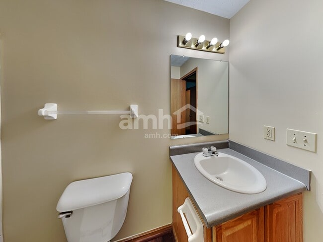 Building Photo - 461 Dover Pond Dr