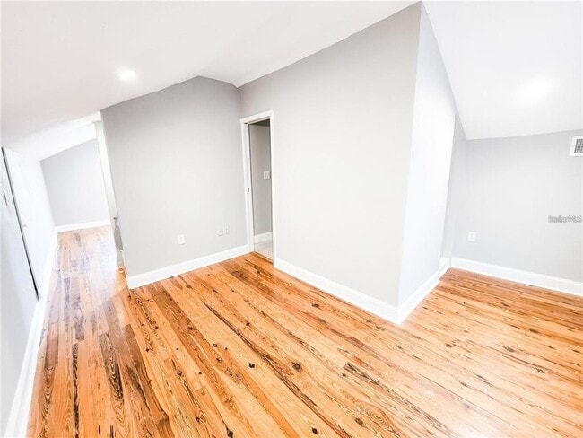 Building Photo - 825 Kenilworth Terrace