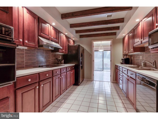 Primary Photo - 63 Oak Knoll Dr
