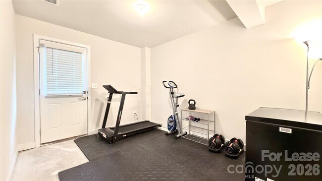 Building Photo - 1546 Aspire St