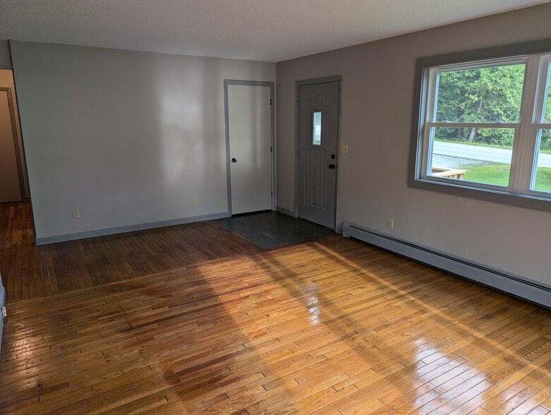 Main floor living room - 37 Sangamon Rd