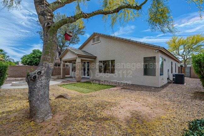 Building Photo - 3536 E San Pedro Ave