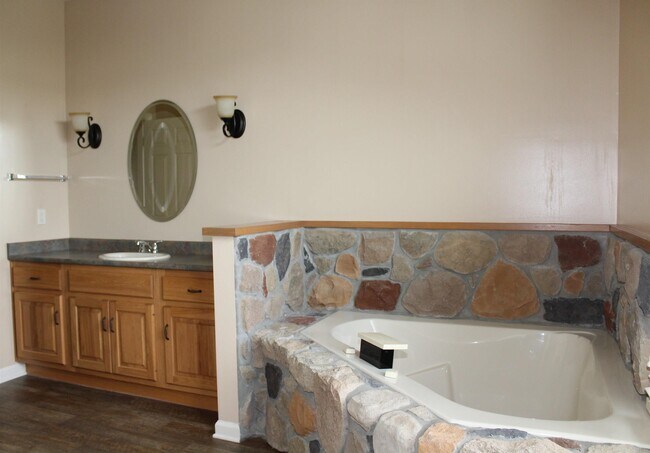Building Photo - 1114 Pathfinder Cove