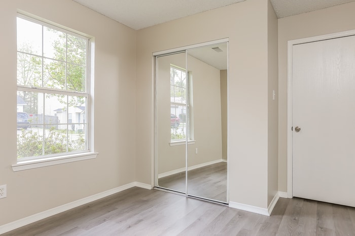 Building Photo - 117 Village Dr