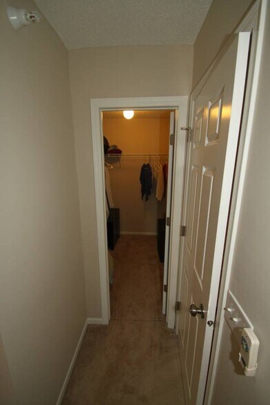 Master walk in closet - 3843 Abercrombie Ln
