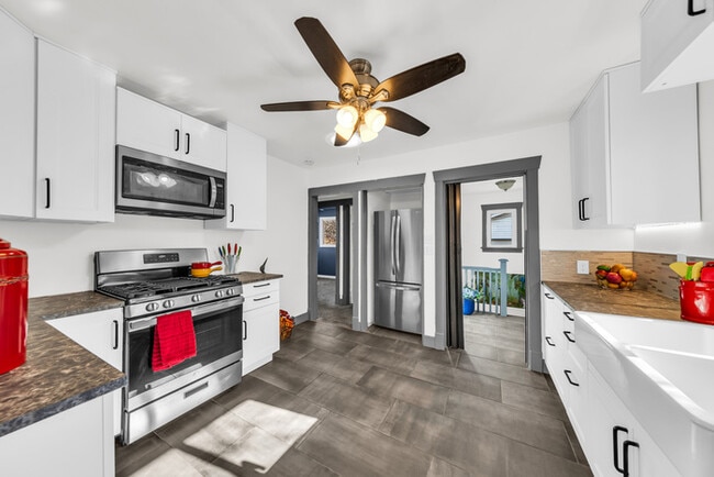 Building Photo - Beautiful Sugarhouse 3 Bedroom!