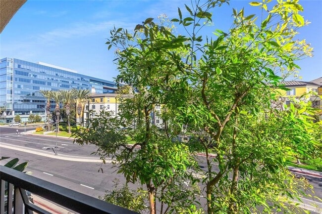 Building Photo - Condo With Luxury Amenities