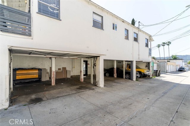 Building Photo - 1051 Western Ave