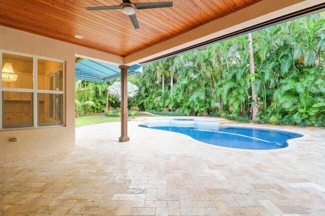 Building Photo - 142 Segovia Way