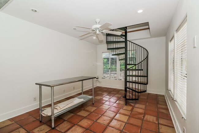 Building Photo - Amazing opportunity in the heart of Centra...