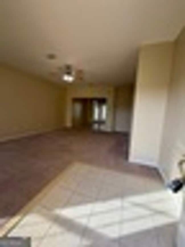Building Photo - 200 Royal Palms Ave