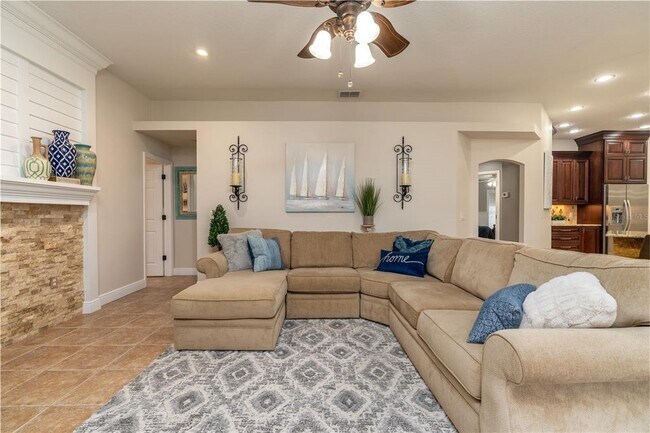 Building Photo - 3829 Spruce Pine Dr