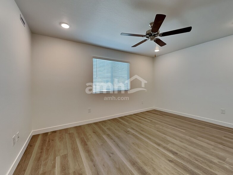 Building Photo - 9721 W Tamarisk Ave