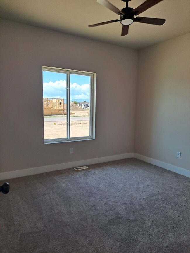 Building Photo - 697 Cabaret Dr