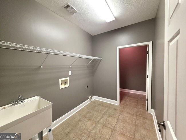 Building Photo - 412 Nandina Ct