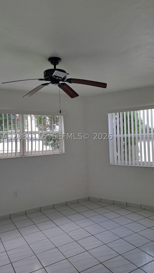 Building Photo - 1667 NE Miami Gardens Dr