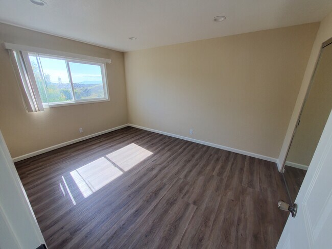 Room 2 - 25619 Mountain Pass Rd