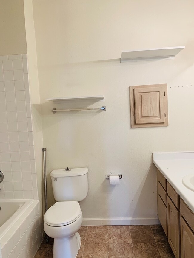 Building Photo - 1 Bed/1 Bath Condo - Great Location!