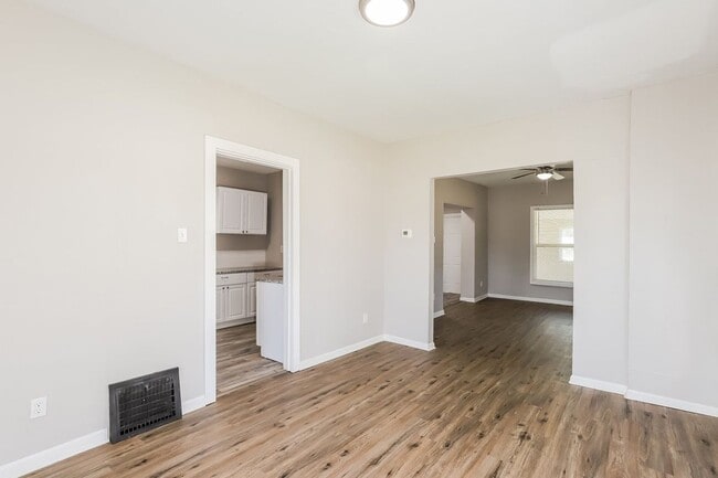 Building Photo - 2316 Delavan Ave