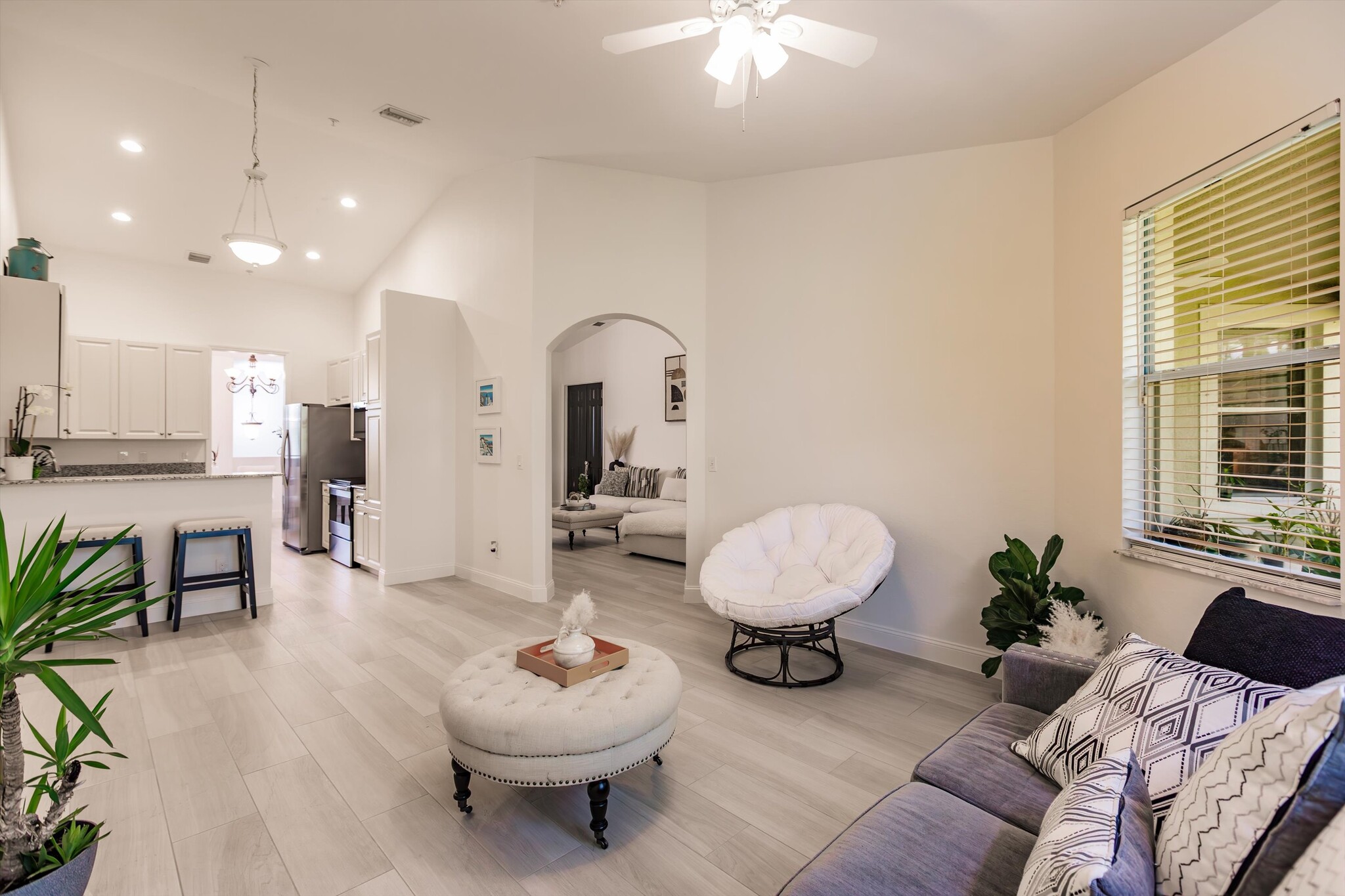 Building Photo - 1455 Mariposa Cir