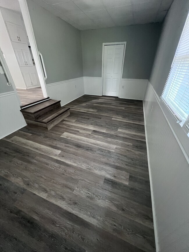 Building Photo - 2308 Pine Way