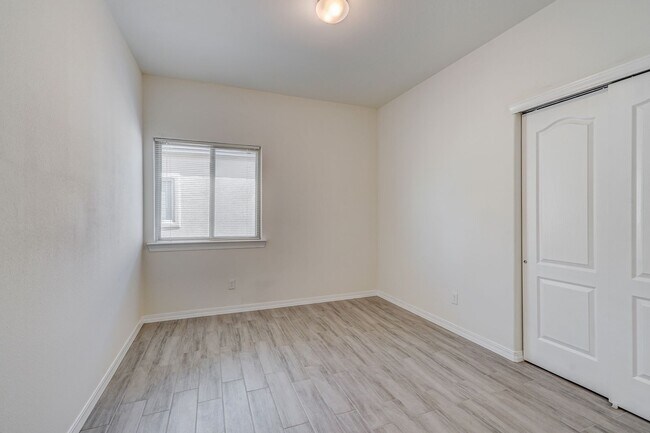 Building Photo - RECENTLY BUILT MODERN EASTSIDE HOME