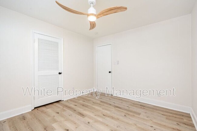 Building Photo - 7726 Wallace Ln