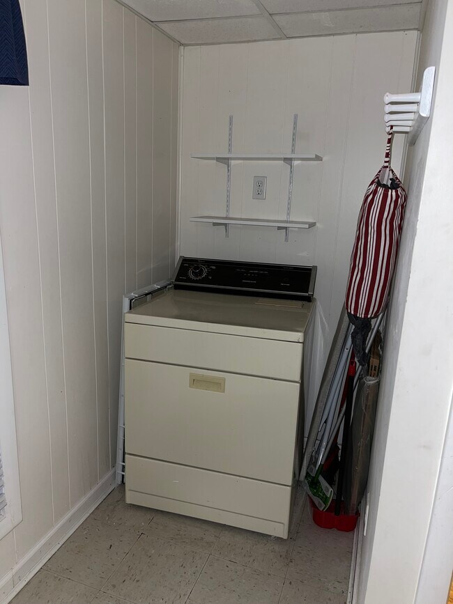Dryer - 604 S Oakwood Ave