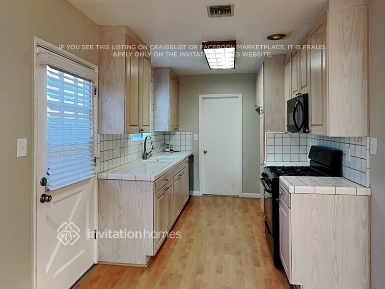 Building Photo - 6839 Melvin Ave