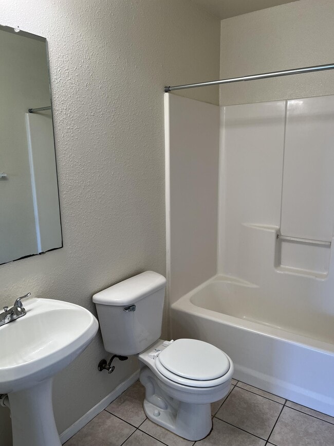 Building Photo - 2218 Katy Ln