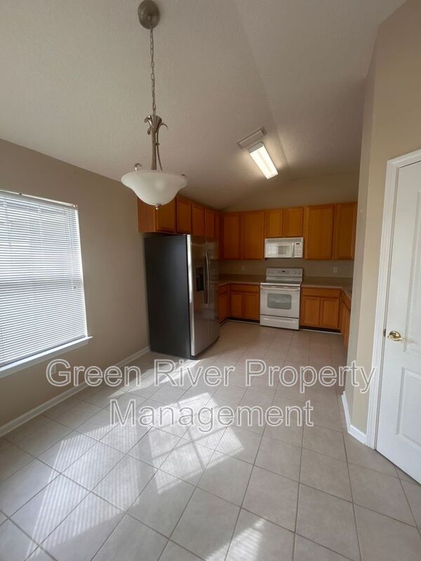 Building Photo - 2120 Stone Creek Dr