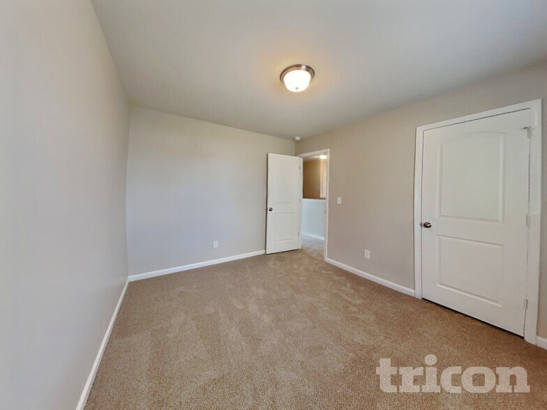 Building Photo - 69 Fawnbrook Dr